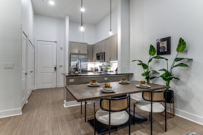 Building Photo - 4110 Fairmount