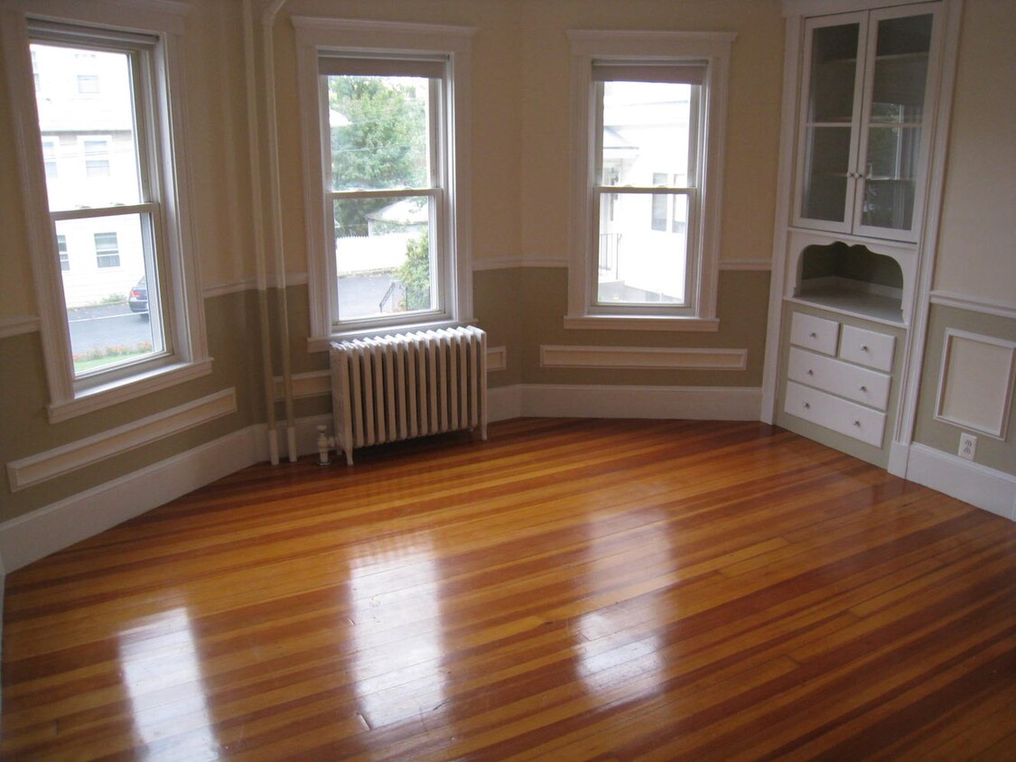 Primary Photo - 18 Bigelow St