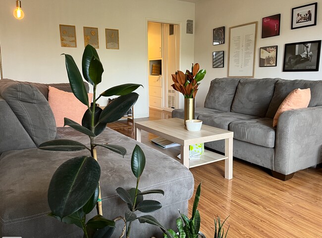 Foto del edificio - 3639 Vinton Ave
