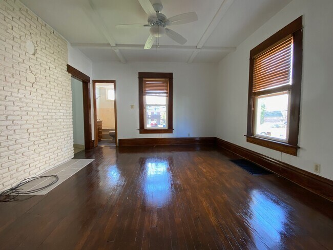 Foto del edificio - 329 E 19th Ave
