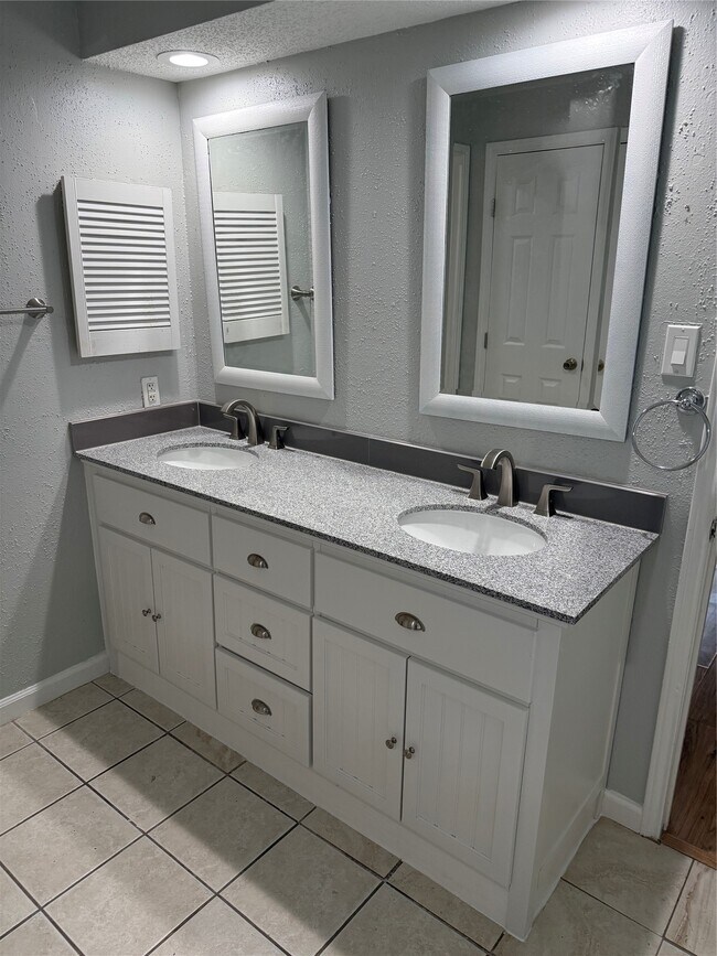 Foto del edificio - 12907 Ashford Knoll Dr