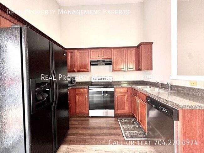 Building Photo - 6229 Green Vista Ct