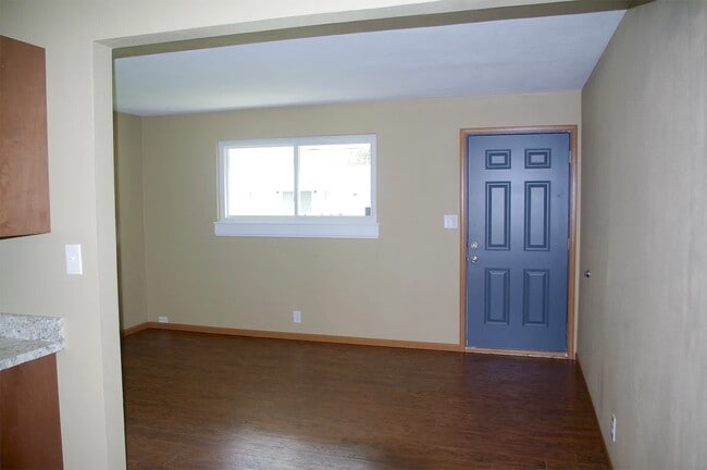 Building Photo - 305 Baltes Dr