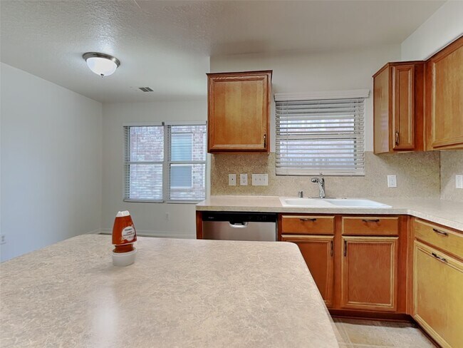 Building Photo - 2407 Aspen Dale Dr