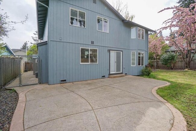 Building Photo - BEAUTIFUL FOUR BEDROOM LOCATED IN THE SHERWOOD SUB DIVISION
