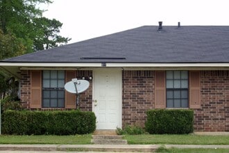 Building Photo - 918 Fisher Ln