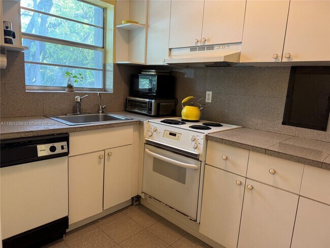 Foto del edificio - 7905 SW 57th Ave