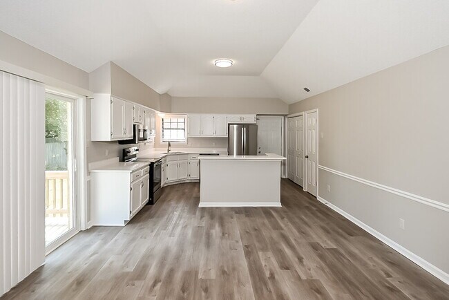 Building Photo - 822 White Pine Dr