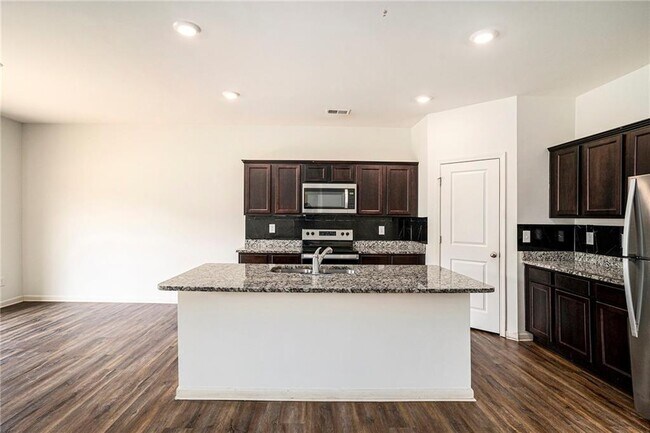 Building Photo - 10 Nordette Ln