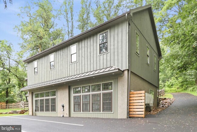 Foto del edificio - 5567 Pennell Rd