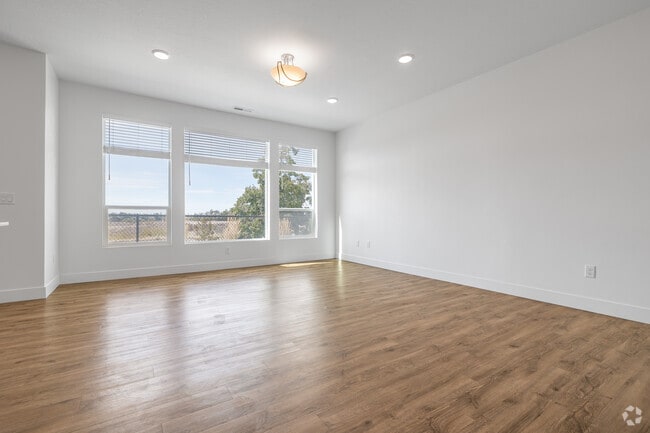 2 habitaciones, 2,5 baños, 140 metros cuadrados, sala de estar - Vista Ogden Townhomes