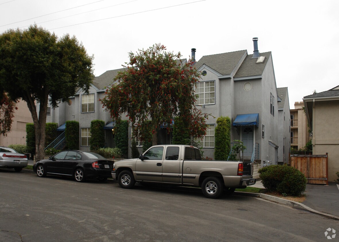 Building Photo - 4074 Falcon Pl