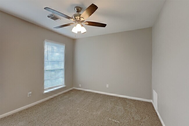 Foto del edificio - 19018 Oakway Dr