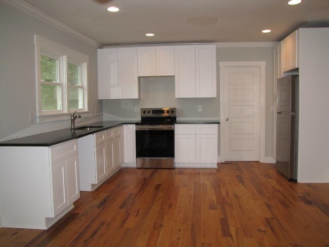 Building Photo - 3 bed 2 bath home in Downtown Greenville