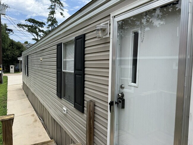 Foto del edificio - Move-in Ready! This charming 3-bedroom, 2-...
