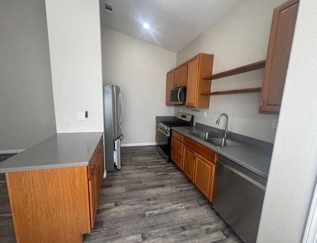 Building Photo - 1565 Shiloh Pl