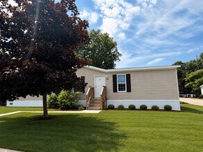 Building Photo - 232 Parker Lake Dr