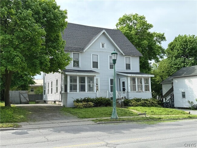 Building Photo - 148 E Main St