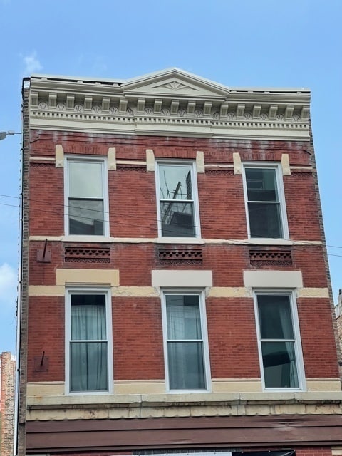 Primary Photo - 833 N Milwaukee Ave