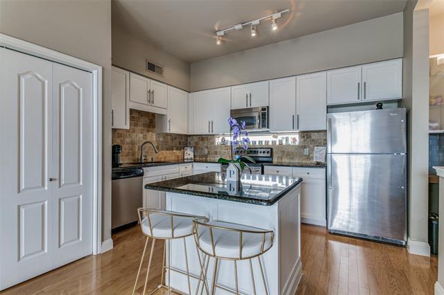 Building Photo - 3225 Turtle Creek Blvd