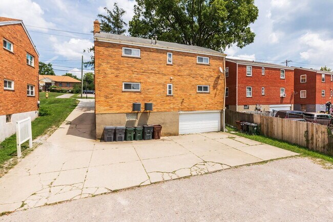 Foto del edificio - 5739 Cheviot Rd