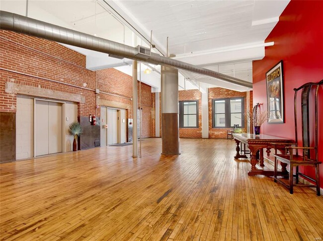 10th Floor Lobby - 1010 Saint Charles St