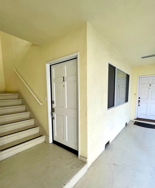 Building Photo - 1406 S Saltair Ave