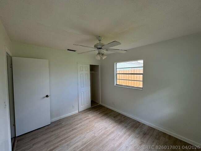 Foto del edificio - 3002 SE Camino Ave