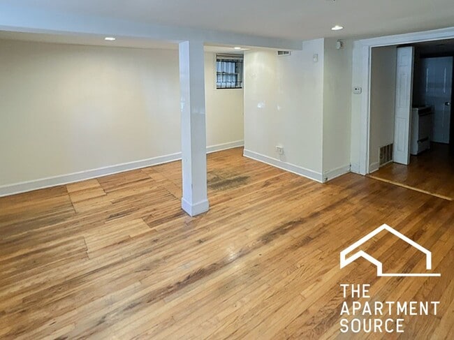 Building Photo - 3309 N Southport Ave