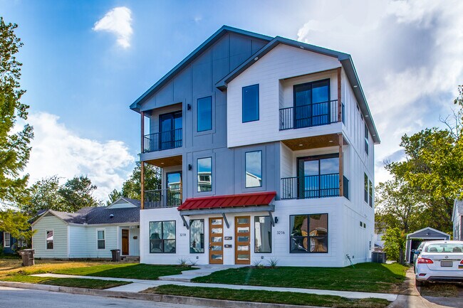 Foto del edificio - 3216 Forest Park Blvd