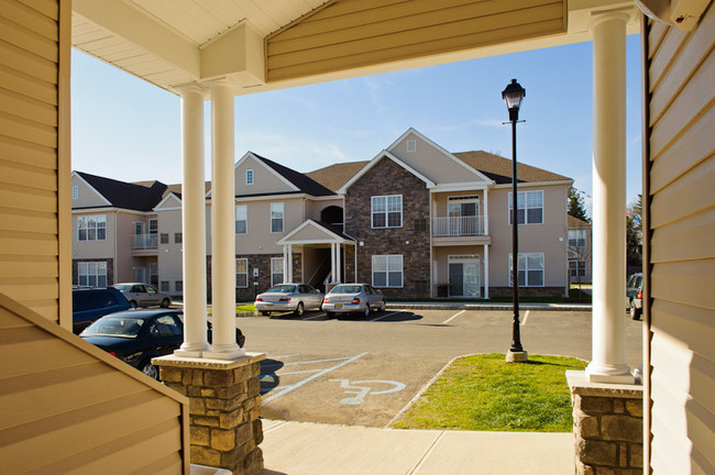 Building Photo - Stamford Square