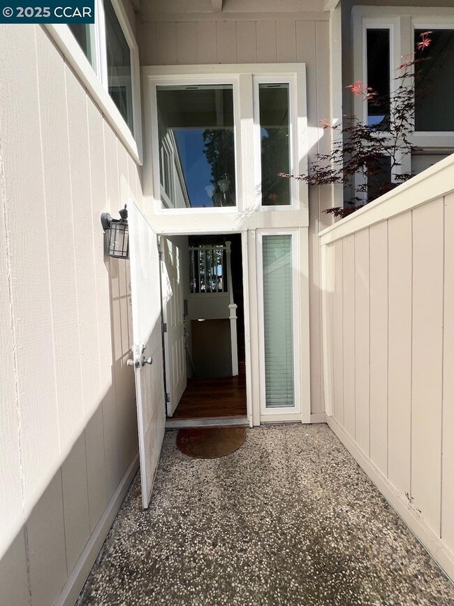 Building Photo - 438 Ridgeview Dr