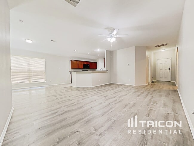 Foto del edificio - 5511 Rustling Gates Ln
