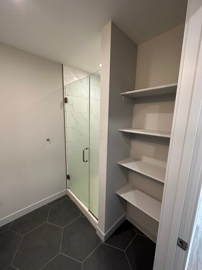 Building Photo - Large walk-in closet for a studio in the L...