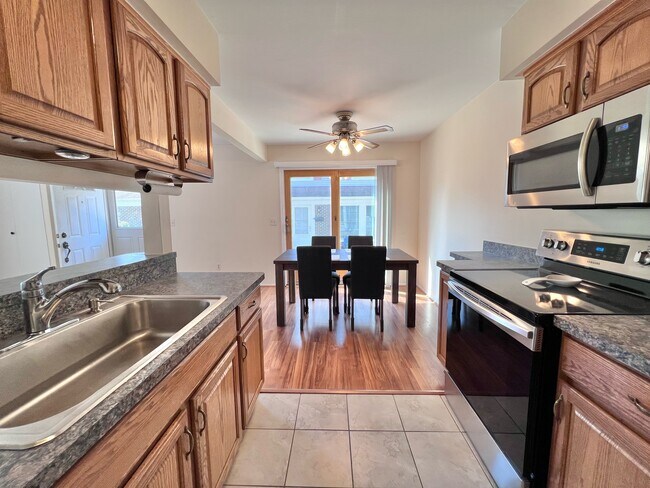 Building Photo - 2736 Glenbridge Ct