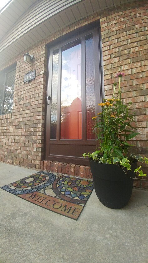 Primary Photo - 1163 Longstone Ave