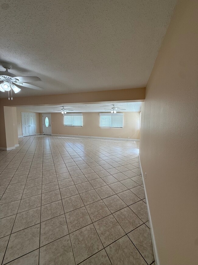 Building Photo - 1406 S Roosevelt Blvd