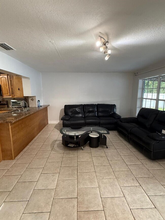 Building Photo - 4186 SW 48th Ct