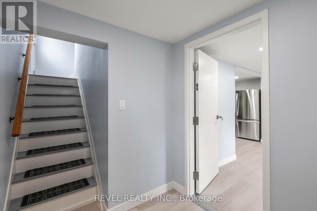 Building Photo - 215 Main St W