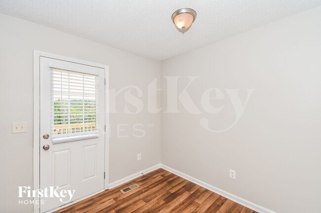 Foto del edificio - 209 Oakwood Pl