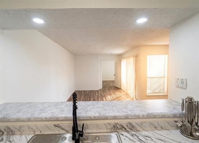 Foto del edificio - 9813 Walnut St
