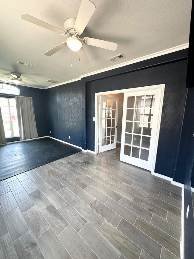 Building Photo - 4 Bed 2 Bath W/ BONUS ROOM Ready to Rent A...