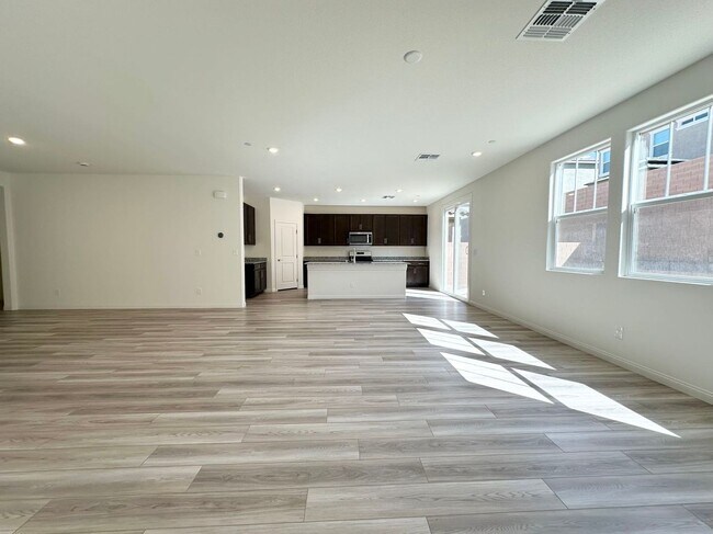 Foto del edificio - Beautiful BRAND NEW house