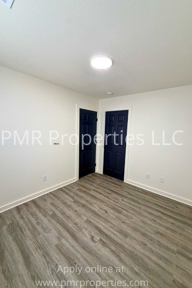 Building Photo - 915 S 15th St