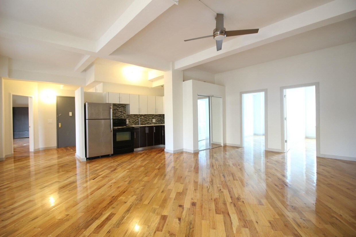 Foto principal - 29-28 41st Ave