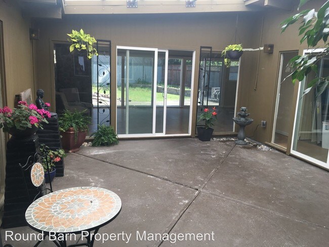 Foto del edificio - 4 br, 2 bath House - 330 Bonnie Avenue