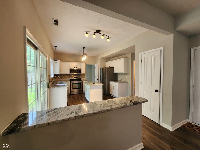 Foto del edificio - 14504 Cherry Ridge Rd