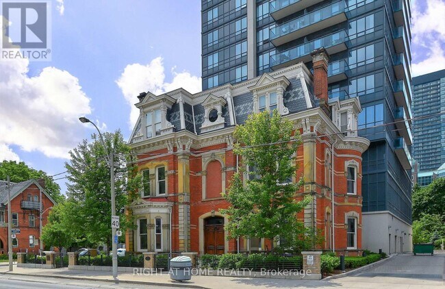 Building Photo - 28 Linden St