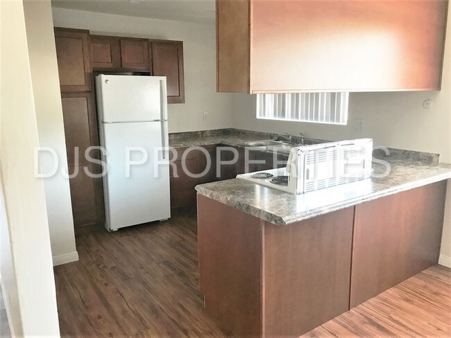 Building Photo - 1304 Roxanne Dr