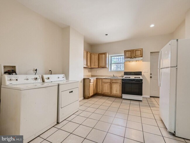 Foto del edificio - 2316 E Madison St